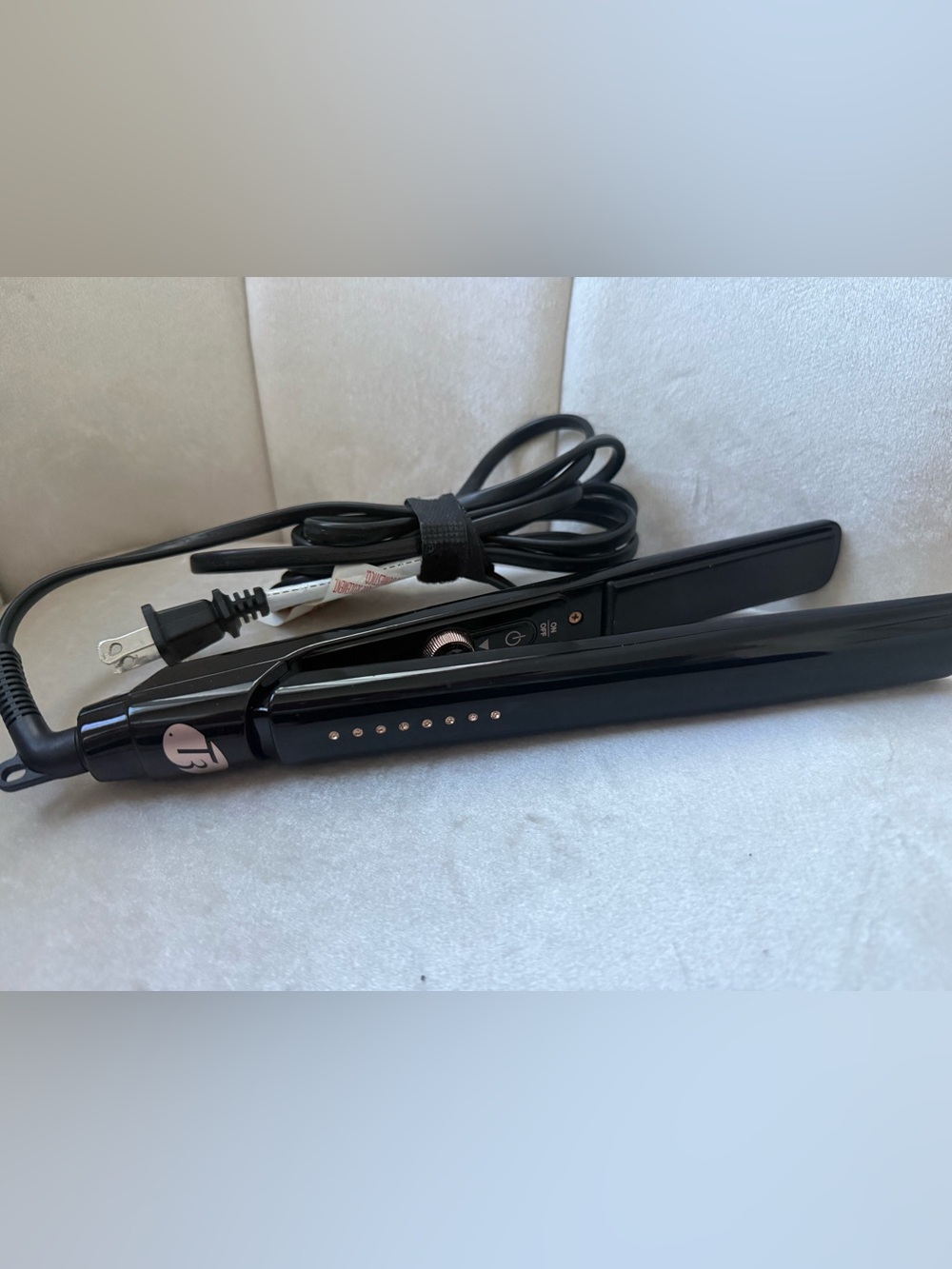 T3 straightener black